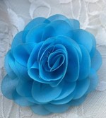 Hårklips med lille rose, frostblå
